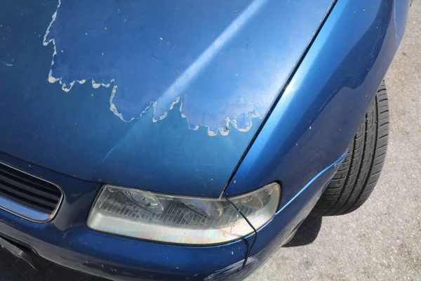 Cleaning car lights in five steps